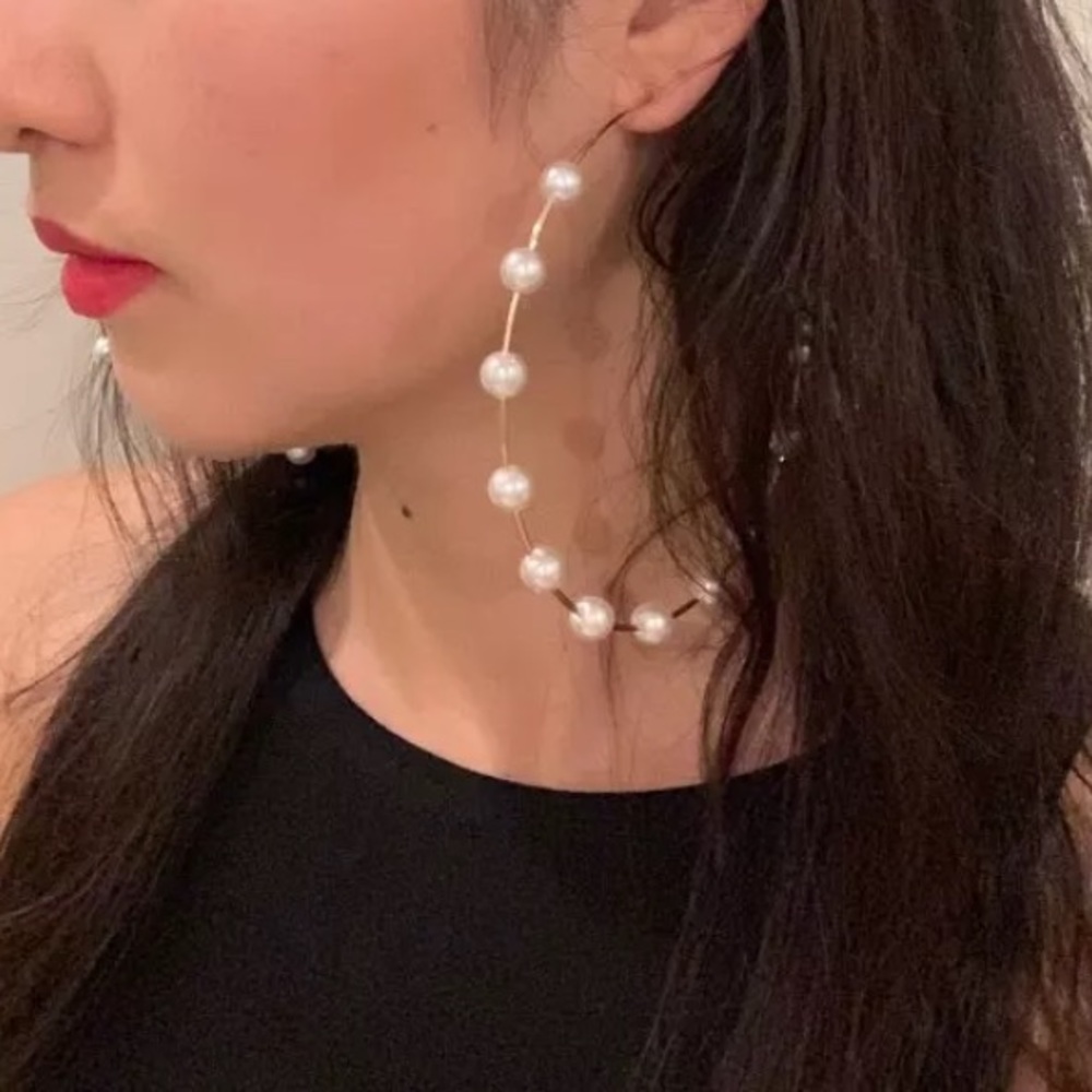 RESTOCKED New Pearl gold hoop earrings - Picture 8 of 8